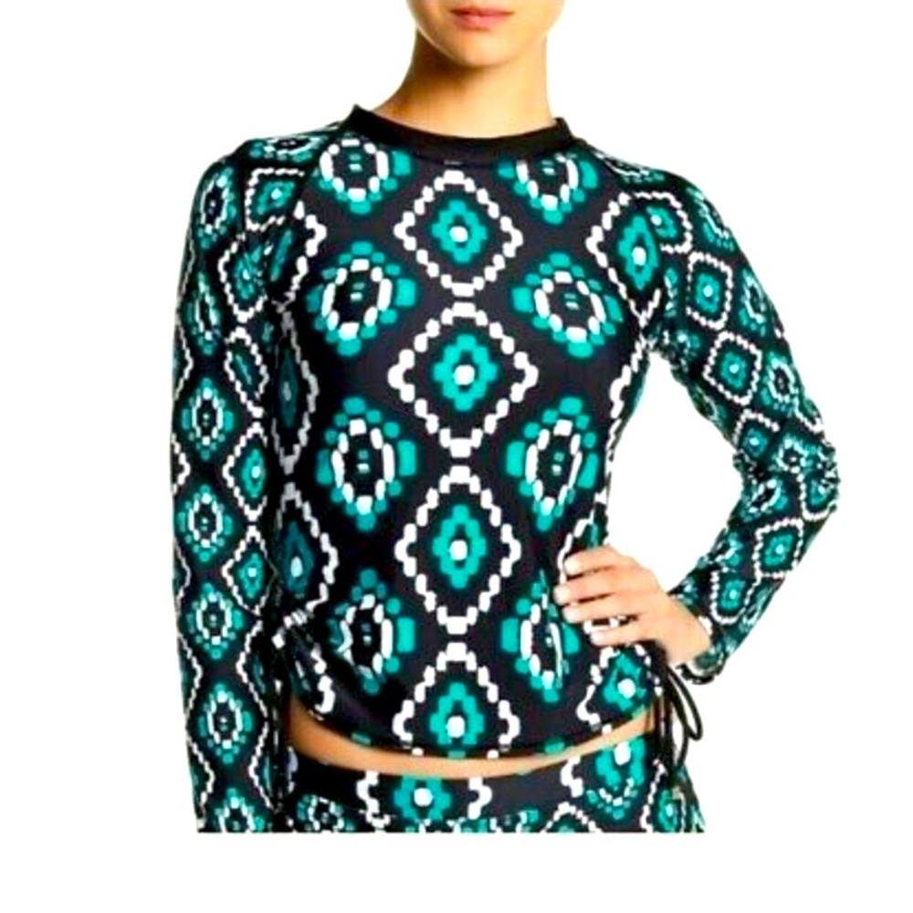 Women’s rash guard